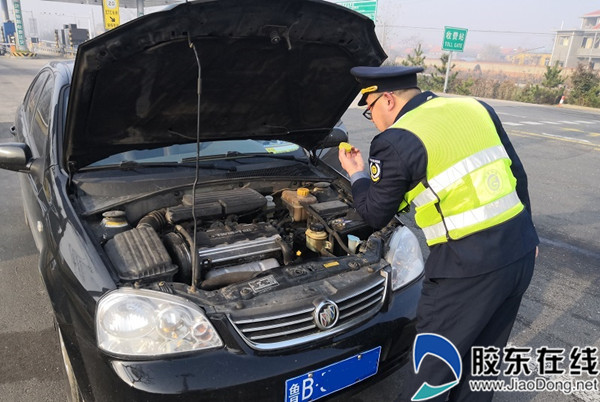 国道收费站收费员 1543464074481.jpg