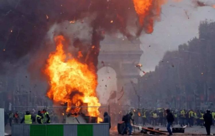 法国遭遇50年来最严重骚乱 马克龙究竟做错了什么？