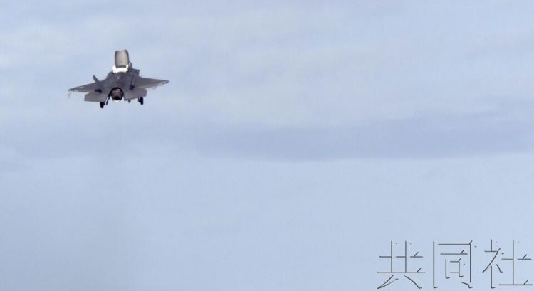 驻日美军F-35B战机首次飞至冲绳伊江岛机场上空