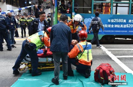 香港北角车祸3伤者情况危殆 专家：校巴冲力近14吨