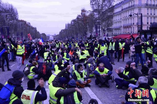 民调：逾半数法国人主张停止“黄背心”抗议