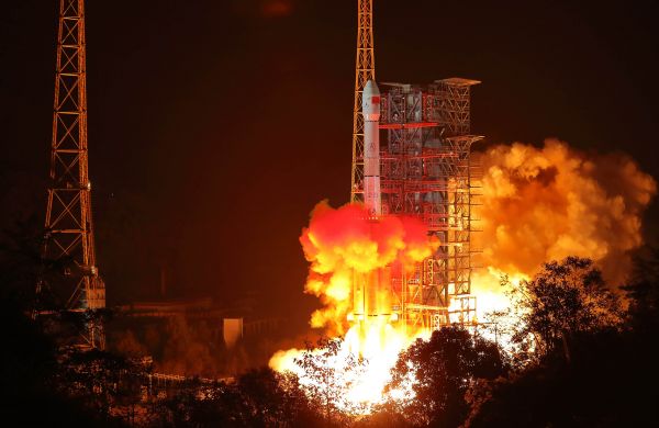 中国嫦娥四号任务充满“国际范儿” 美媒：揭开月球隐秘面纱