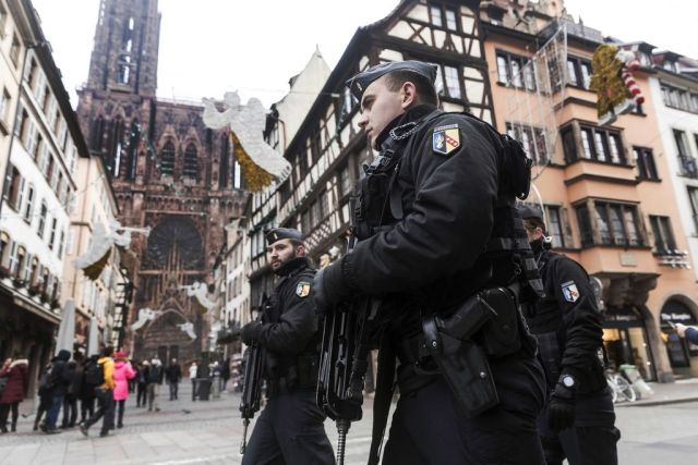 法国警方全力追捕圣诞集市枪手