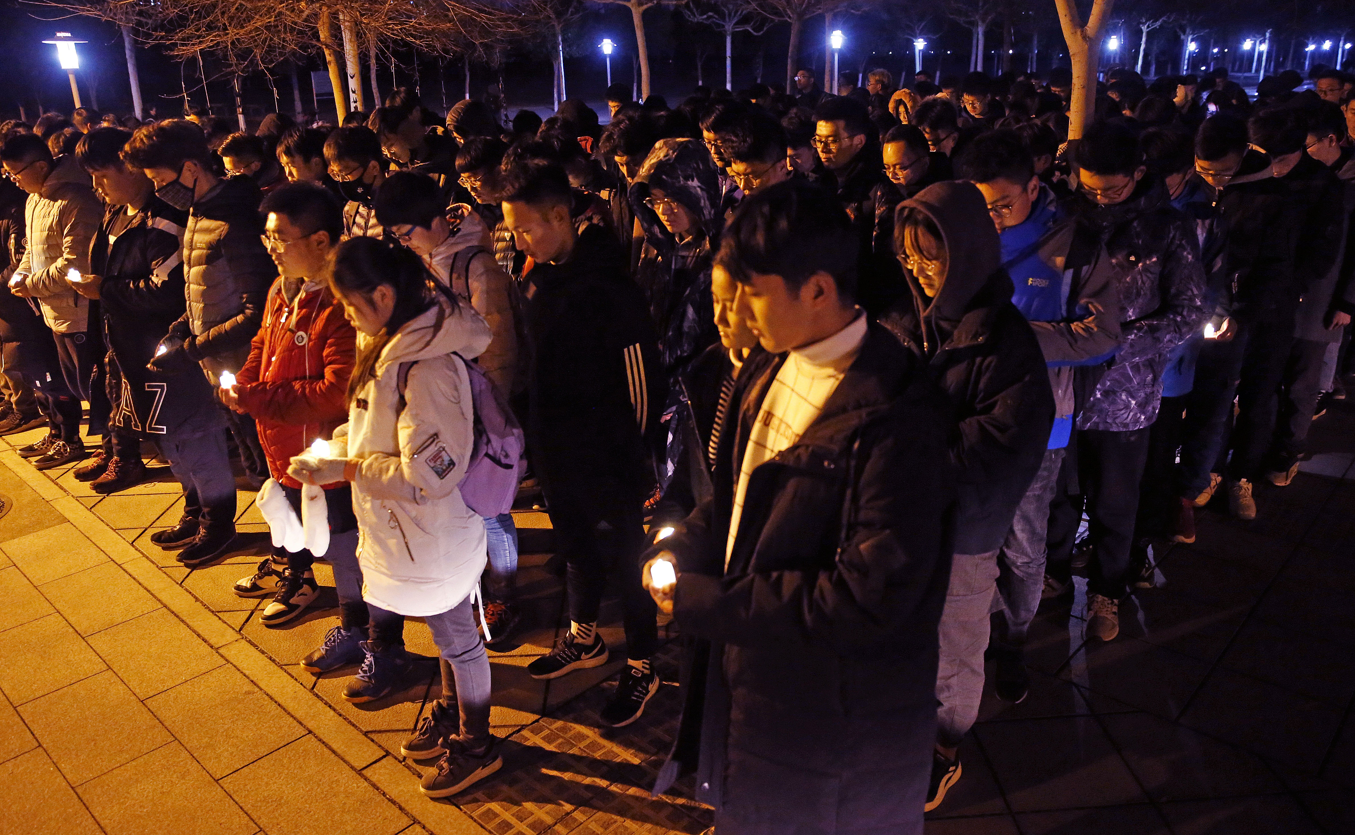 淄博高校学子烛光悼念南京大屠杀遇难同胞