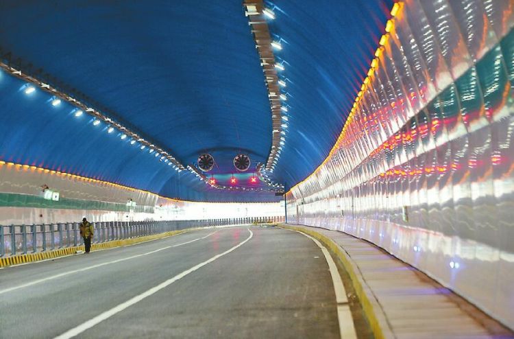 “黑科技”满满的凤凰路隧道今天9点正式通车 1分钟可穿行