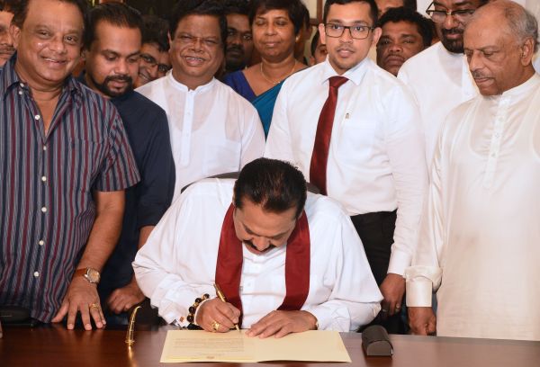斯里兰卡新总理宣布辞职 外媒称政治危机有望结束