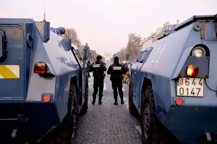 法国周末安保力量紧张 警方提前逮捕“黄背心”运动示威者