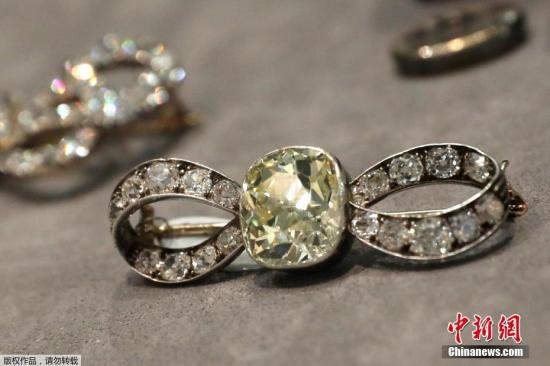 中国人造钻石产量世界第一 它还能代表爱与忠