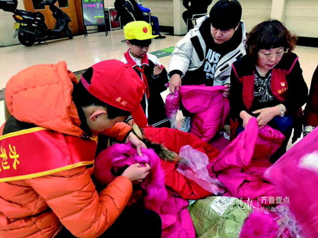 149件新羽绒服已发新疆，有企业还给孩子们捐赠棉鞋