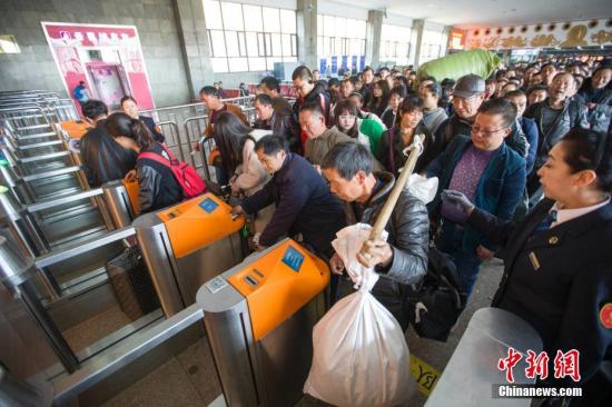 报告：中国流动人口总量达2.44亿 连续三年下降