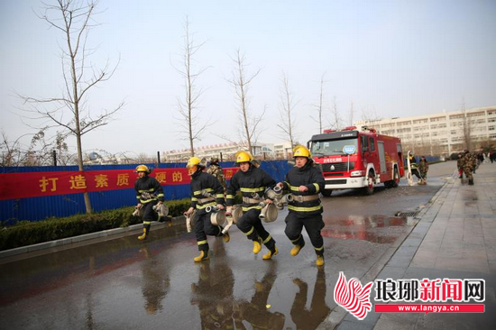 临沂市16支企业专职消防队技能比武 提升救援水平