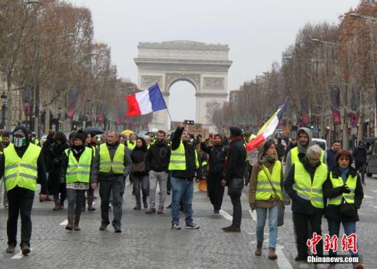 巴黎示威者年末坚持抗议 官方称将正常庆祝元旦