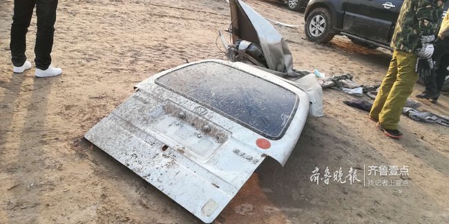 拖拽未果车报废，济南又一辆面包车陷黄河滩