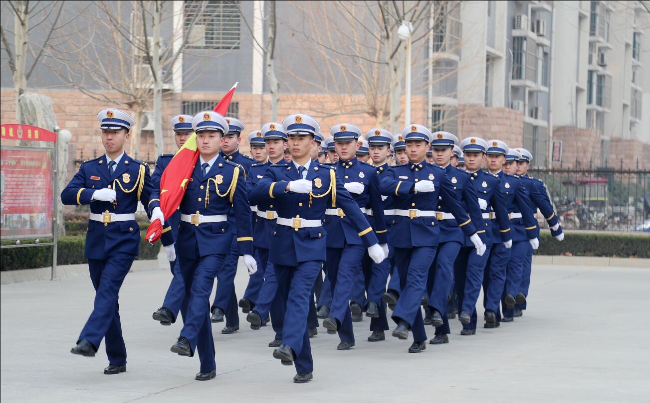 聊城市消防救援支队举行迎旗授衔换装仪式