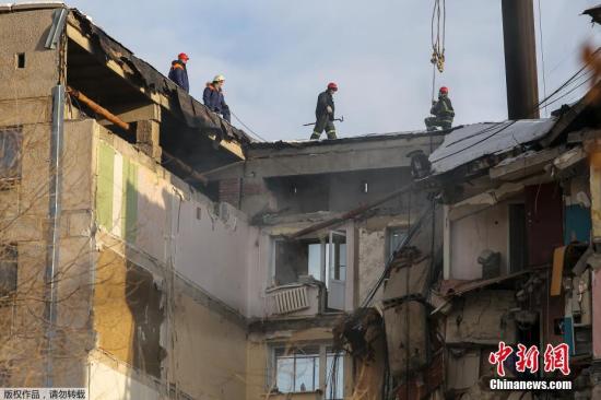俄居民楼爆炸事故致21人死 此前获救婴儿无生命危险
