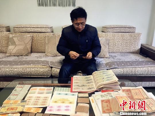“00后”们没见过没?四川宜宾6旬老人收藏千张粮票