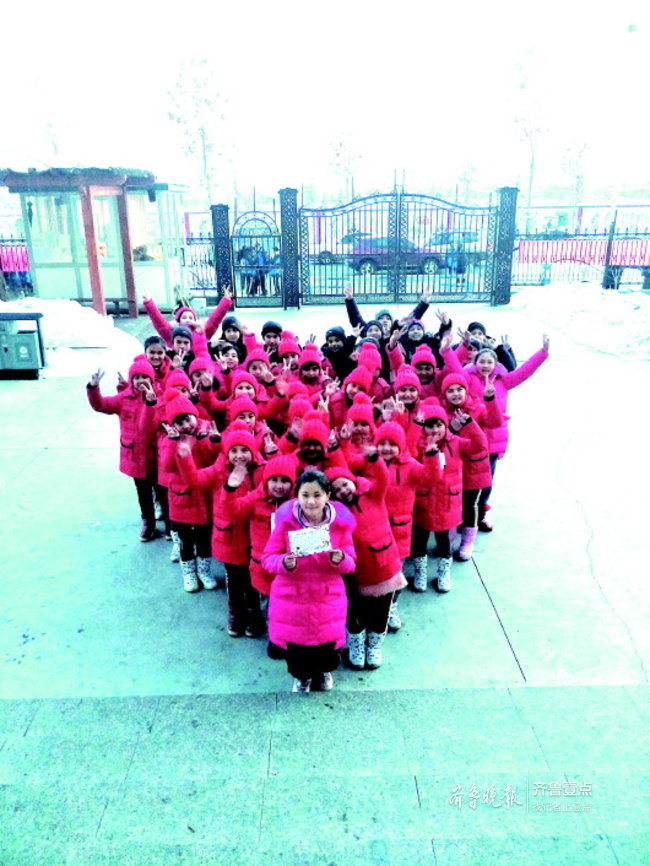 149件棉衣送到新疆伊宁，福利院的孩子们穿上新棉衣