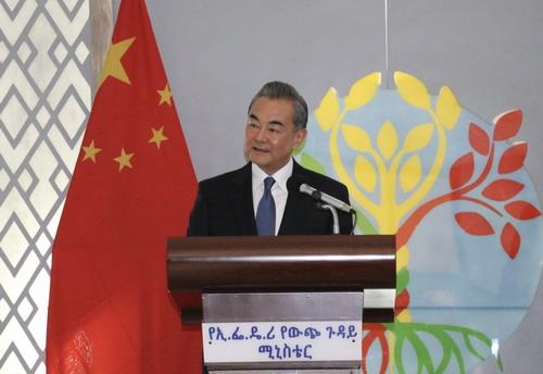 王毅谈非洲债务问题：中国将帮助非洲实现经济自主和可持续发展