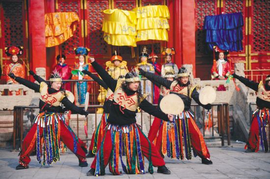 评“紫禁城里过大年”:与历史对话,让年味更足