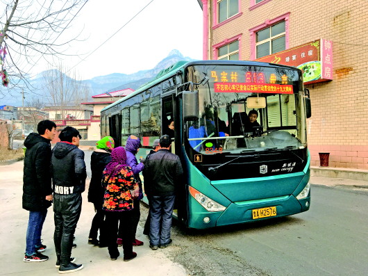 济南有条扶贫公交线：一人一车一条线，独守大山深处