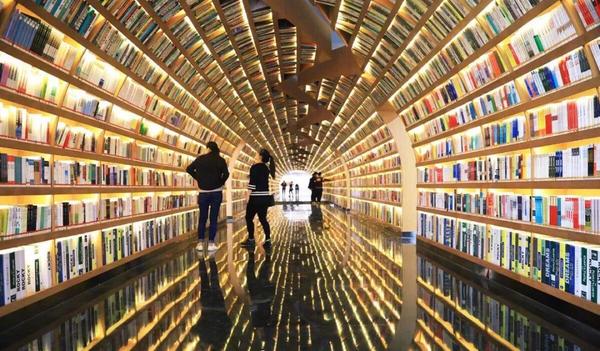 河南高校“隧道式”图书馆刷屏了，寒冬，让读书温暖你