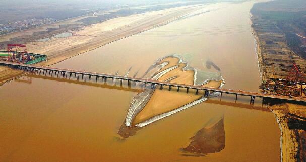 齐鲁黄河大桥施工便桥贯通 只为工程建设使用不对外开放