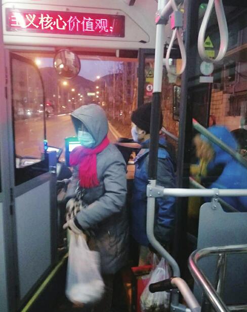 寒冬夜行人——记者体验济南公交首班车