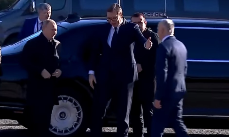 普京带专车出访塞尔维亚 邀塞总统同乘赴欢迎仪式