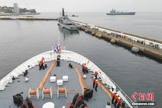 中国海军和平方舟医院船完成任务回国