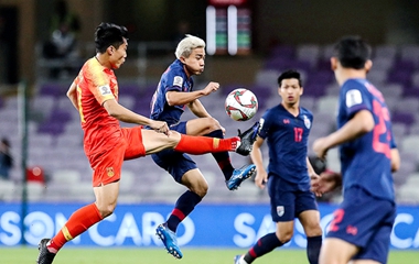 赢啦！国足2-1逆转泰国挺进八强 球员赛后牵手谢场