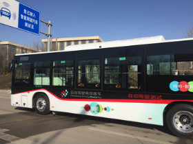 济南首辆无人驾驶公交车上路测试 区域内5G全覆盖