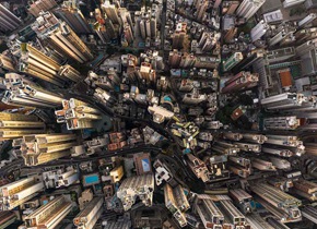 视觉冲击！外媒摄影师航拍香港摩天大楼群