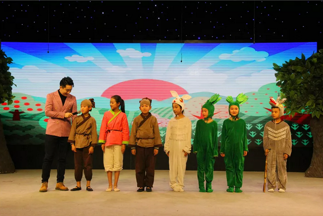 济南外海实验学校快乐的童话世界 中文戏剧班