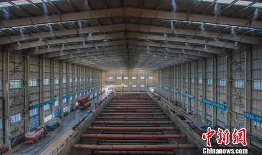 北京首个全封闭建造的地铁明挖车站工程封顶