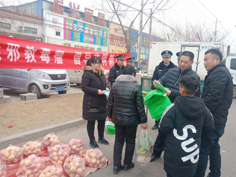杨营镇加大扫黑除恶宣传创建安定环境迎春节