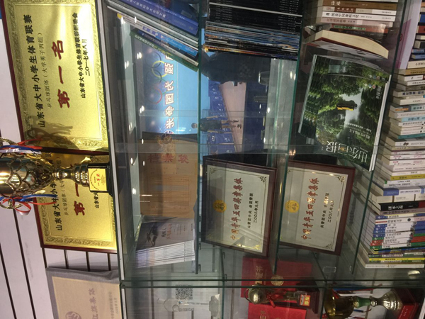 山东师大附小阳光少年小队拜访中国残奥会乒乓