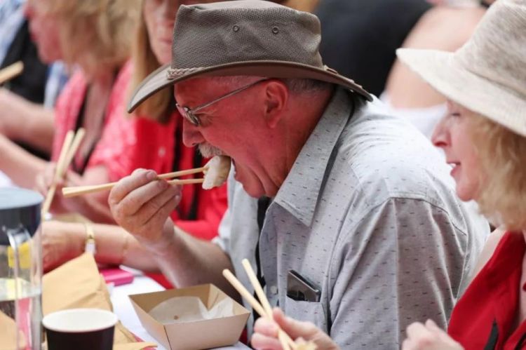 吃饺子吉尼斯世界纪录竟被外国人打破了！