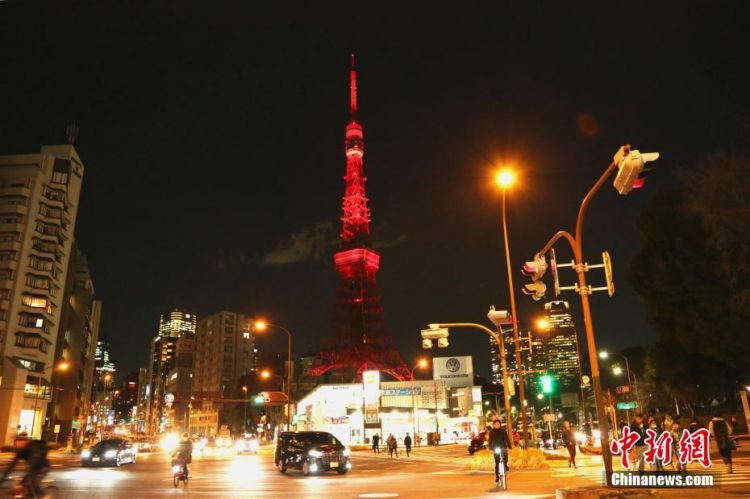 世界多国地标建筑亮起“中国红”