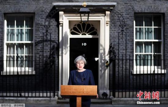英首相重回欧盟寻求谈判 拍照面无表情互动冷淡
