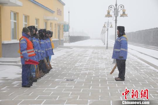 中国“东极”铁路“眼睛”的守护者：保障铁路大动脉畅通
