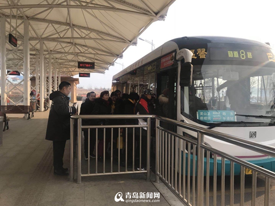 春节假结束青岛迎返程客流 温馨巴士30条线路增开班次