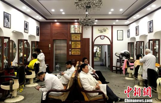 探访古城扬州传统技艺：理发刀演绎“顶上功夫”