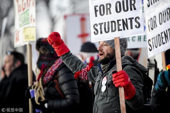 谈判14个月未达工资协议 美国丹佛教师工会25年首罢工
