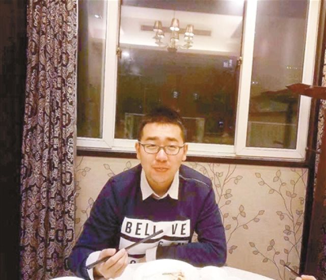 3名研究生绘制春运“清明上河图” 2米画卷有219人