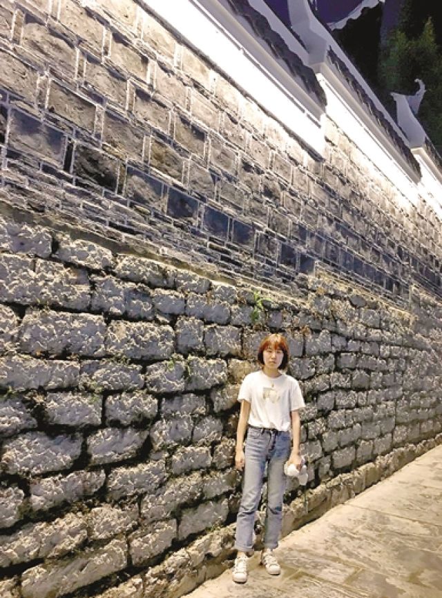 3名研究生绘制春运“清明上河图” 2米画卷有219人