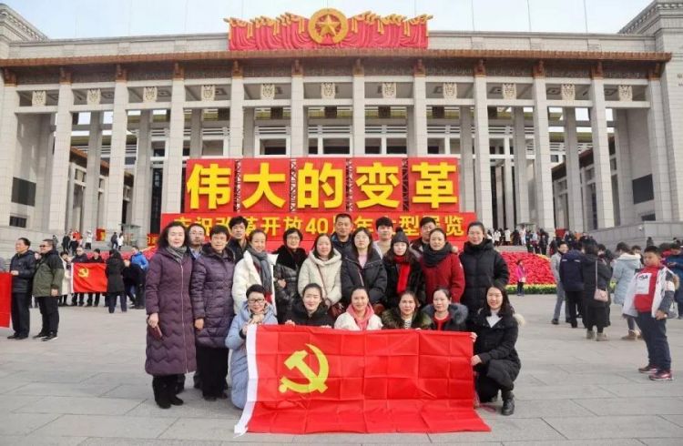 中国经济总量历史变化_中国40年来经济变化图(3)