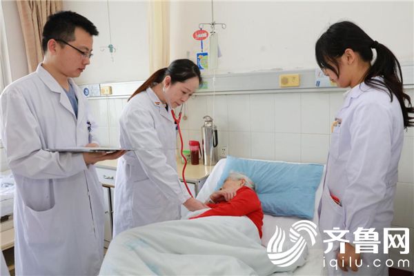 烟台山医院心内一科徐志颖主任医师团队为患者检查病情