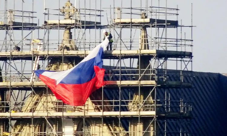 英国“间谍中毒案”发生地一教堂现俄国旗引发争议