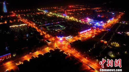 新疆博湖：璀璨灯光点亮城市夜景