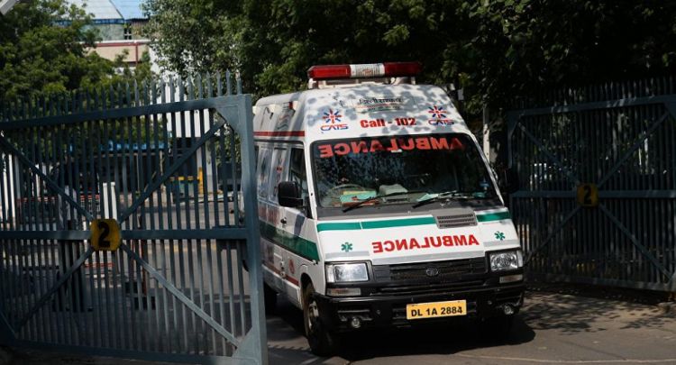 印度卡车冲撞婚礼人群致13死15伤 伤者含新娘